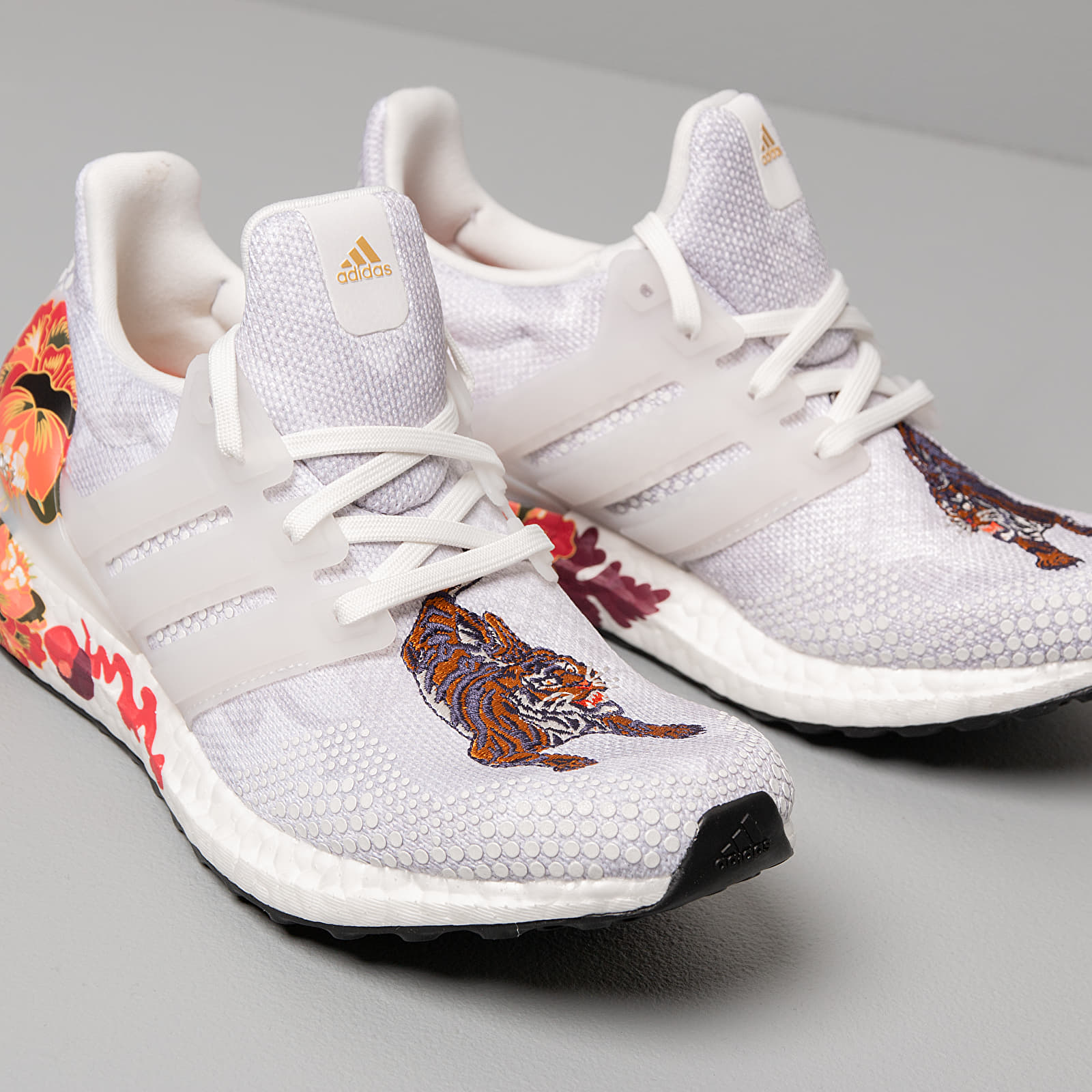Adidas china sales contact number 901