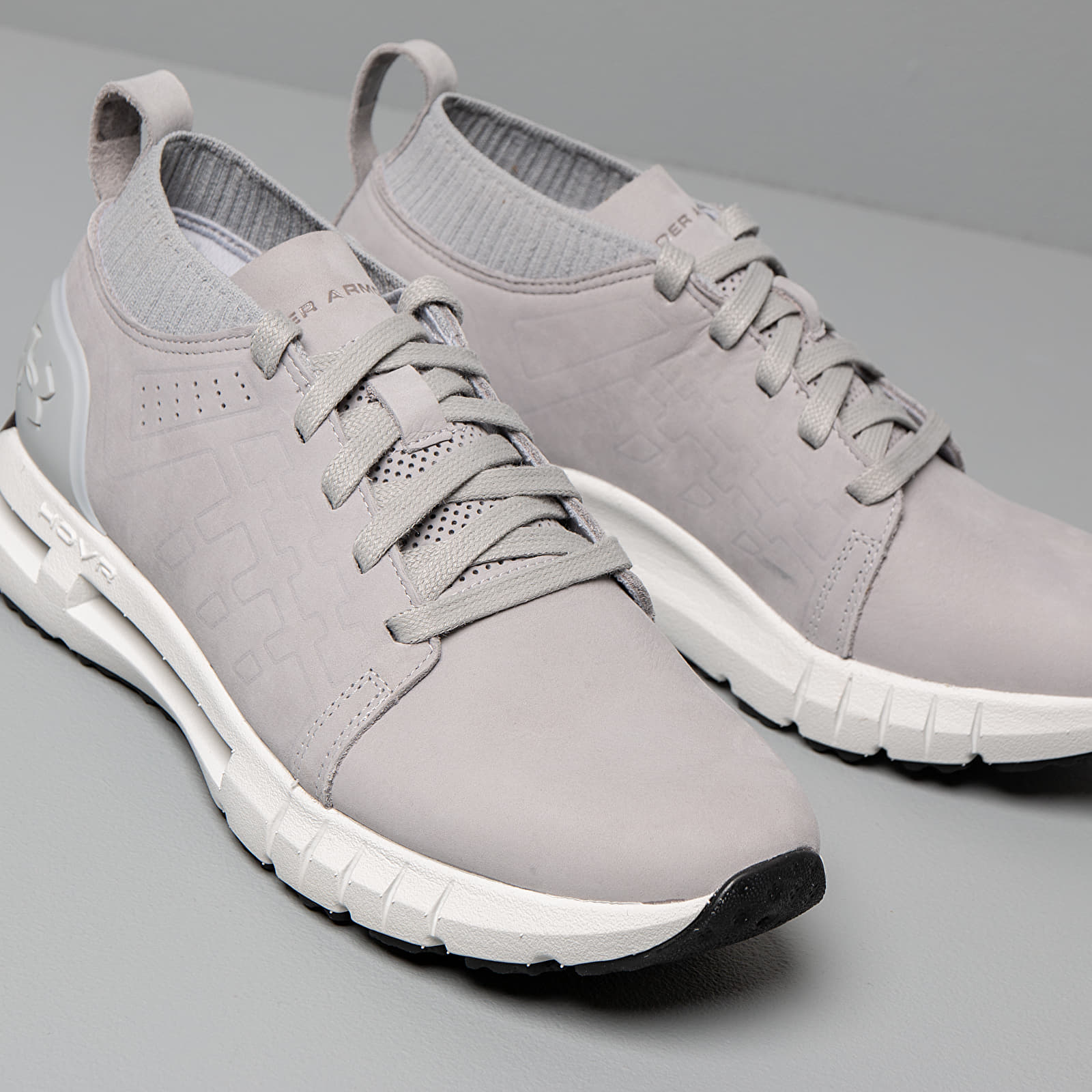 Under armour hovr lace up top