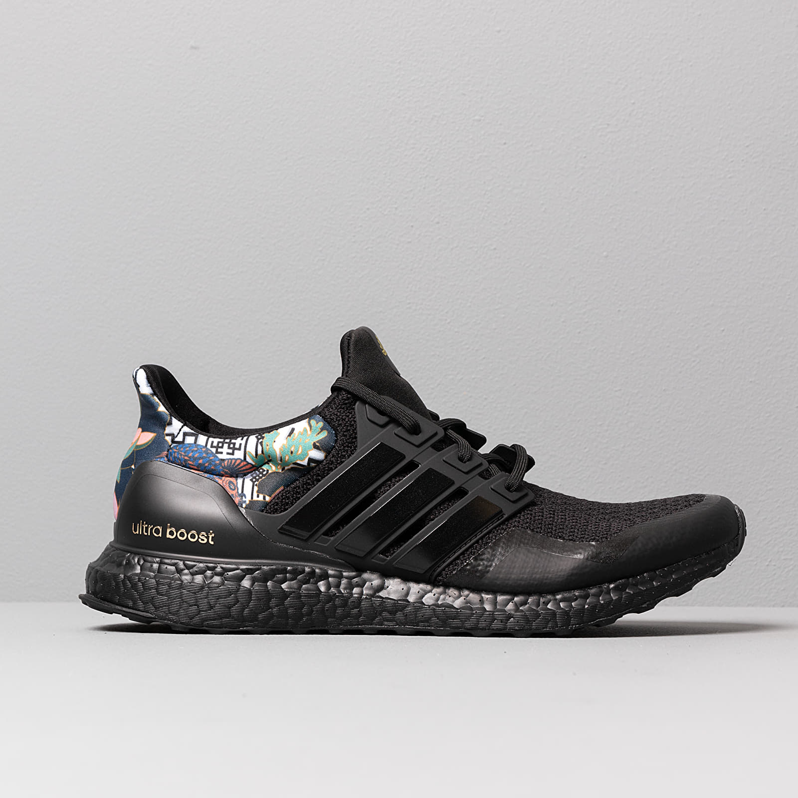 Buty męskie adidas UltraBOOST Dna Core Black/ Core Black/ Gold Metalic