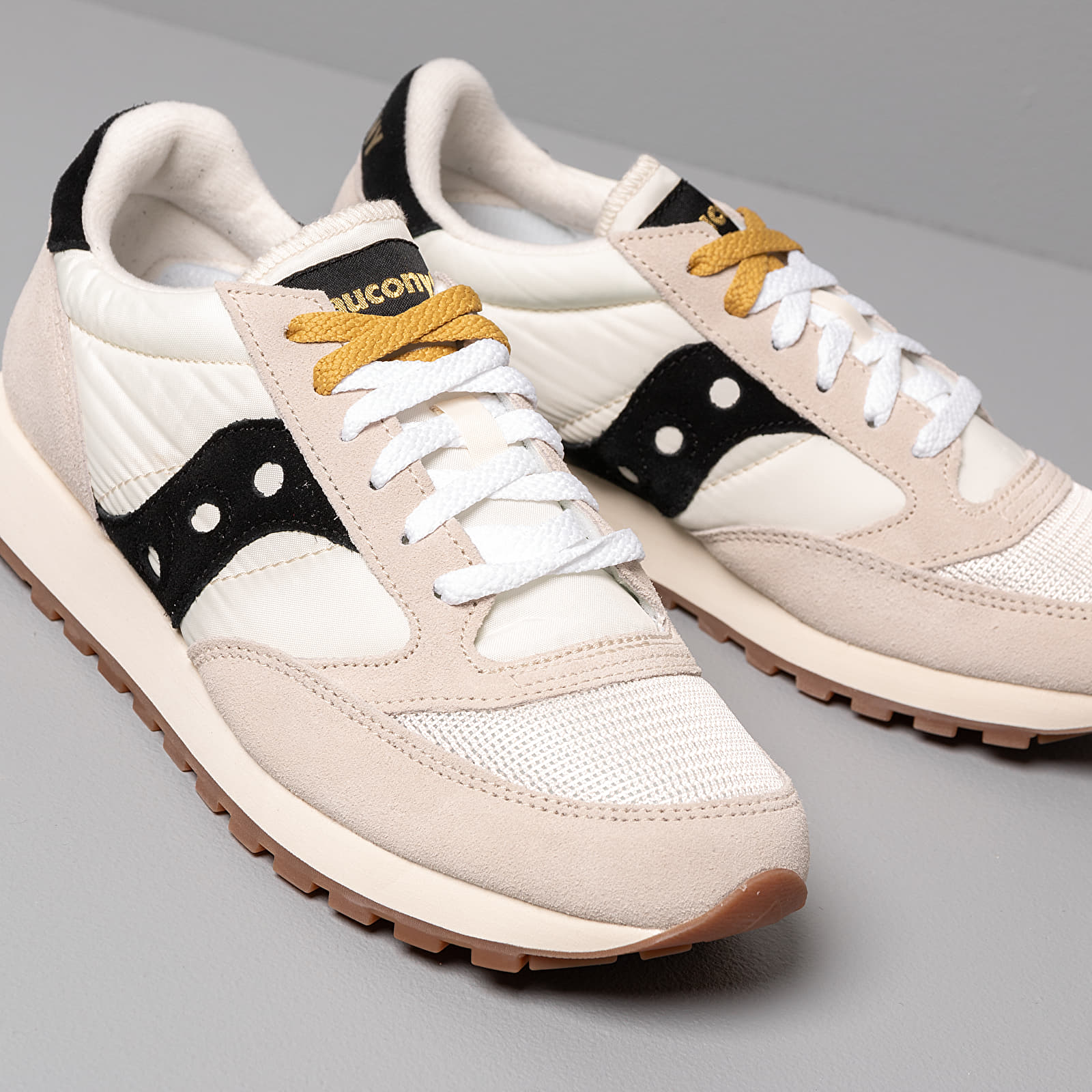 All white saucony jazz sale