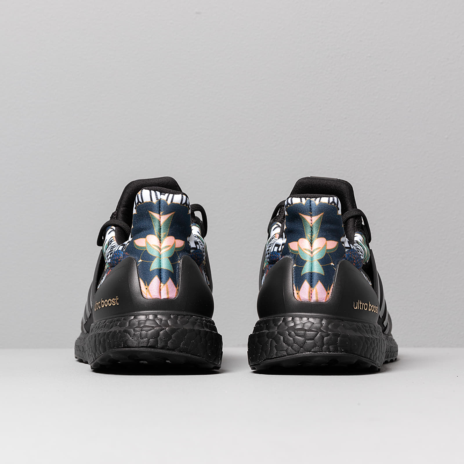 Buty męskie adidas UltraBOOST Dna Core Black/ Core Black/ Gold Metalic
