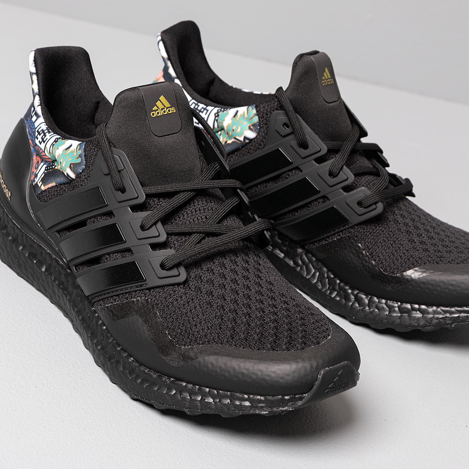 Buty męskie adidas UltraBOOST Dna Core Black/ Core Black/ Gold Metalic