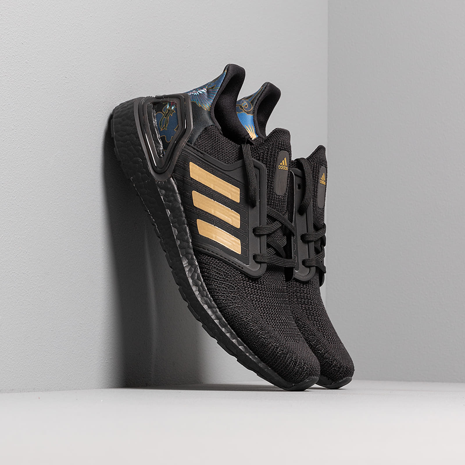 Zapatillas Hombre adidas UltraBOOST 20 Core Black/ Gold Metalic/ Signature Coral
