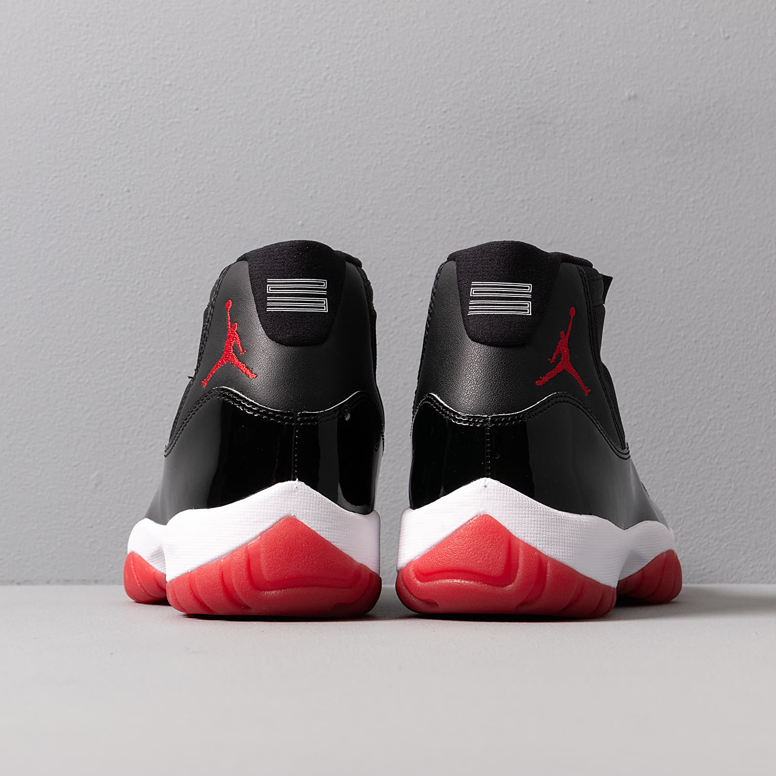 Jordan 11 retro deals red and black