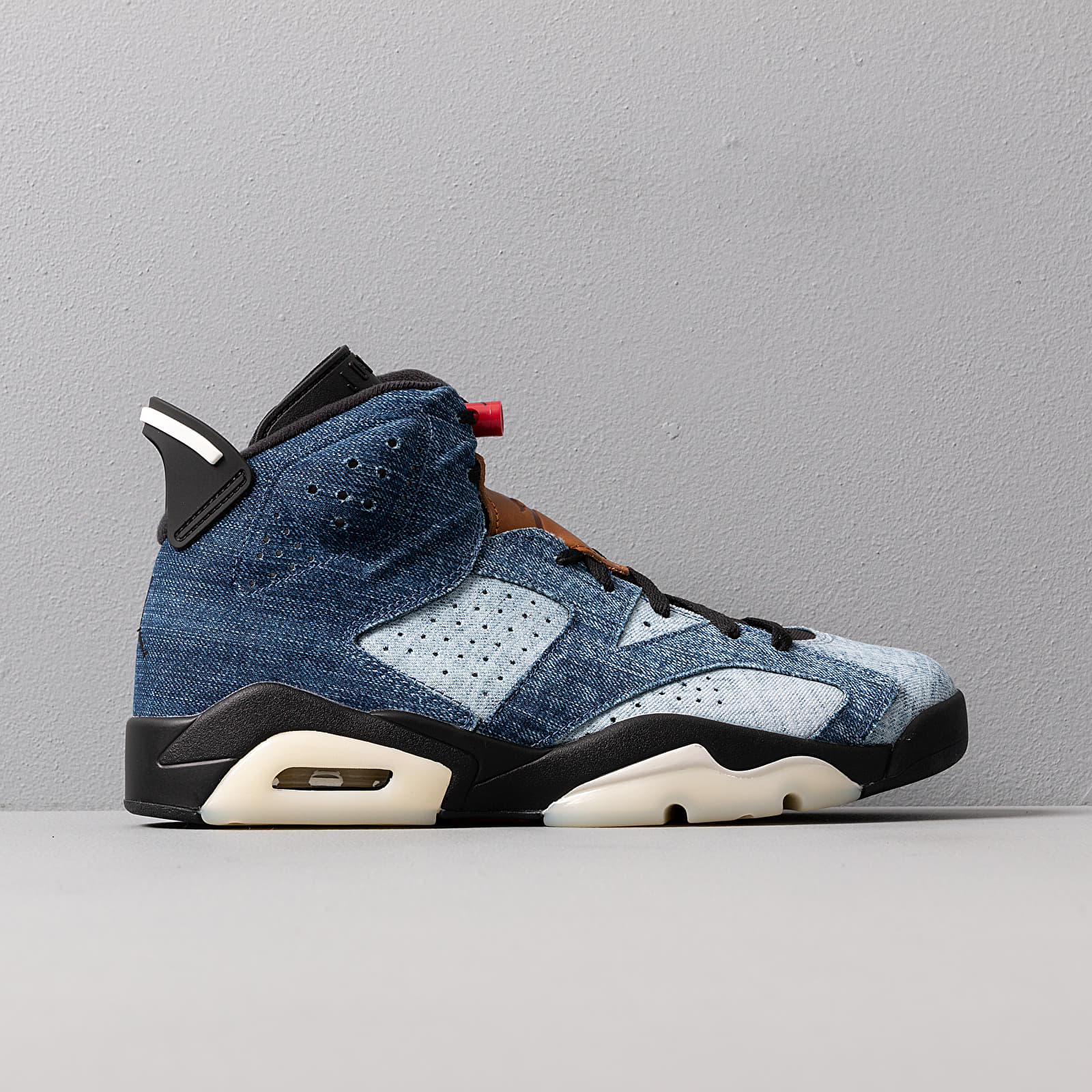 Jordan 6 black 2025 varsity red
