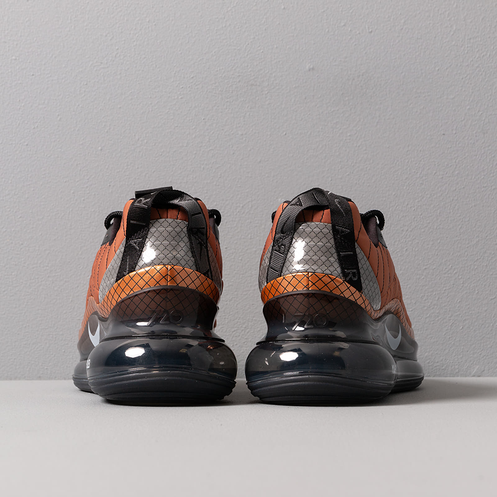 Herresko Nike Mx-720-818 Metallic Copper/ White-Black-Anthracite
