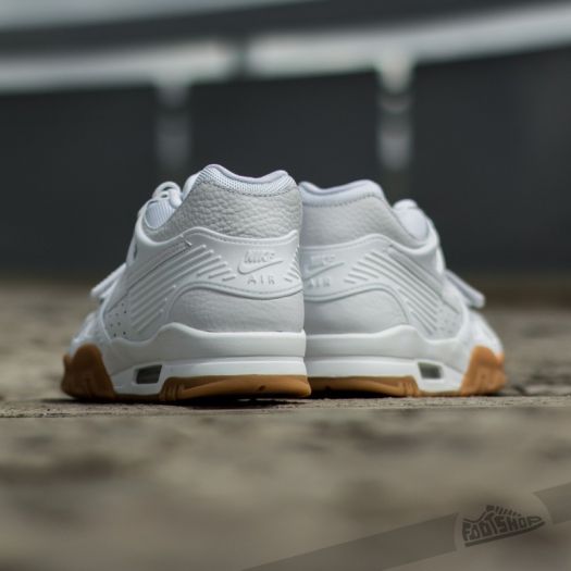 white nike trainer sale