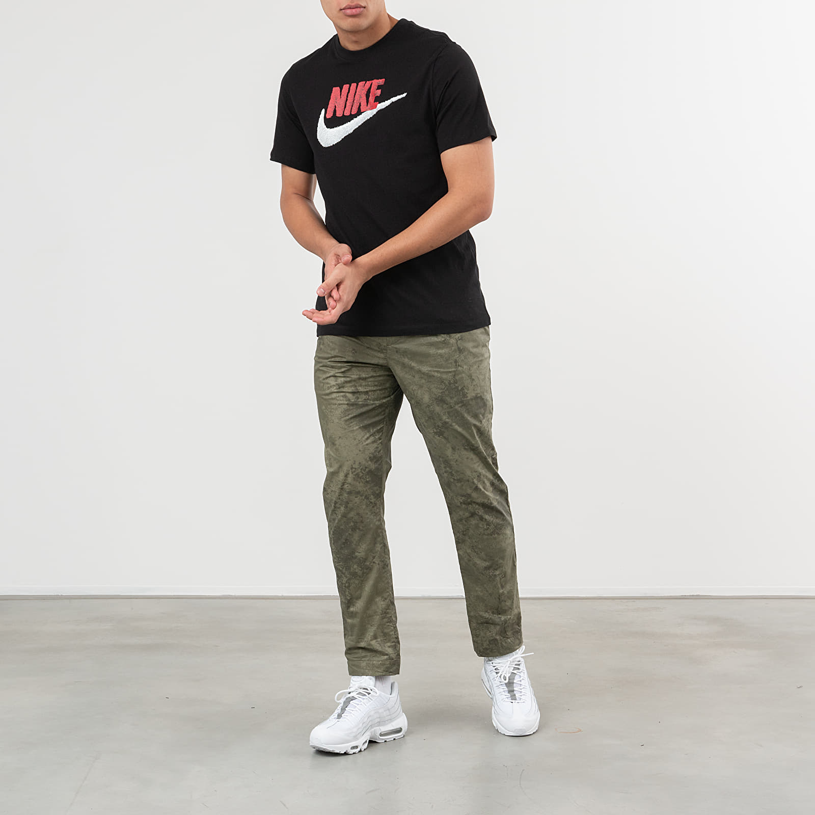 T-paidat Nike Sportswear Tee Black/ University Red/ White