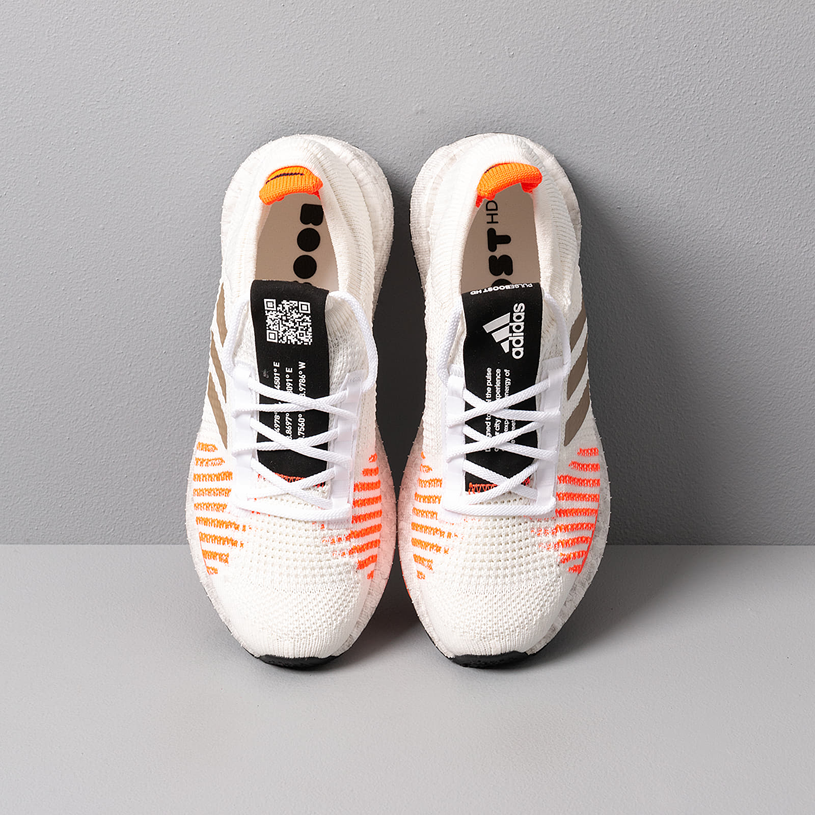 Zapatillas Hombre adidas PulseBOOST HD m Core White/ Cyber Metallic/ Solar Red