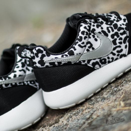 Nike roshe one - women's black/white/metallic silver best sale