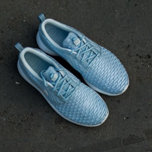 Light blue nike roshe hotsell