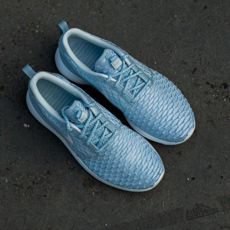 Dámske topánky a tenisky Nike WMNS Rosherun Flyknit  Light Armory Blue/Pure Platinum-White