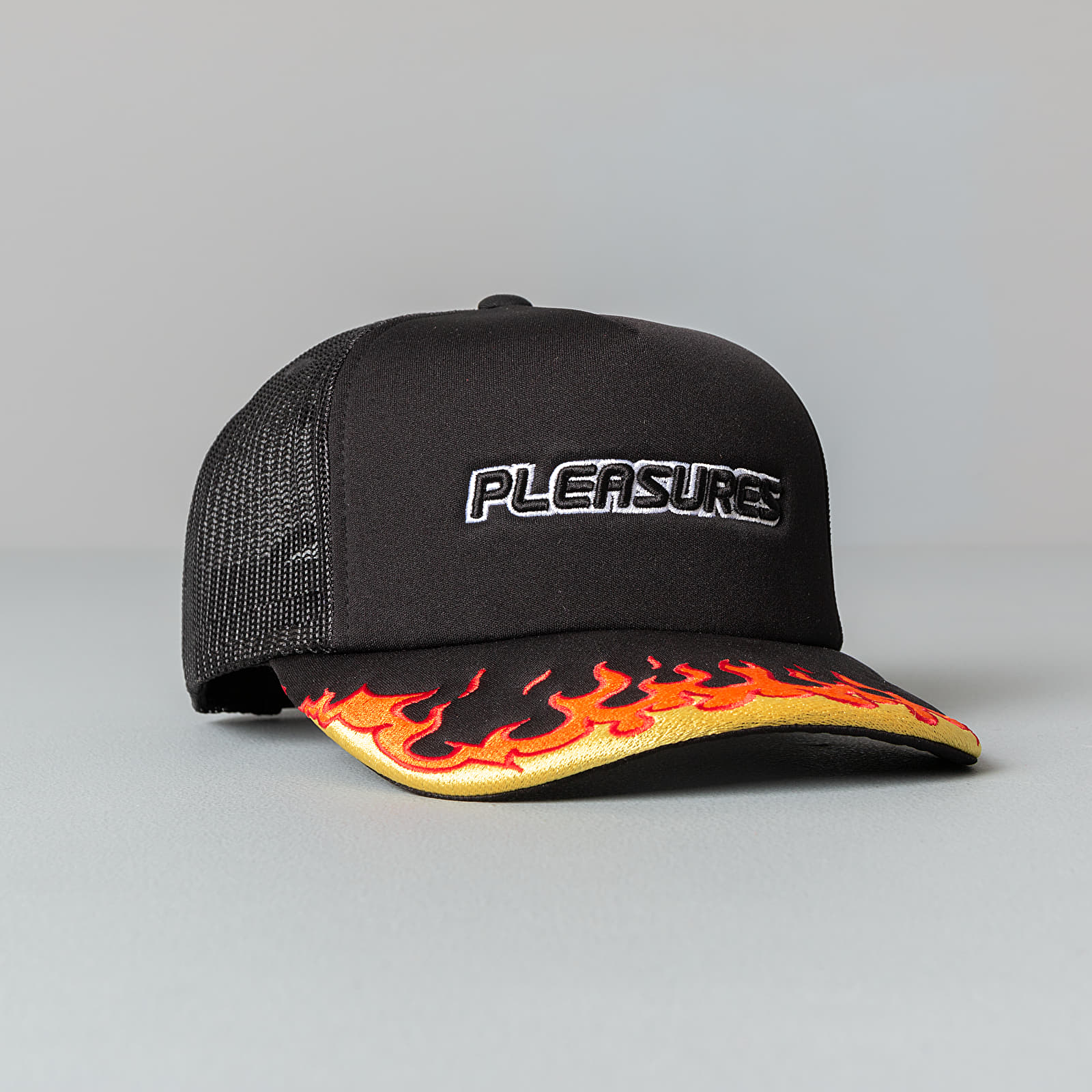 Caps PLEASURES Burn Trucker Snapback Black