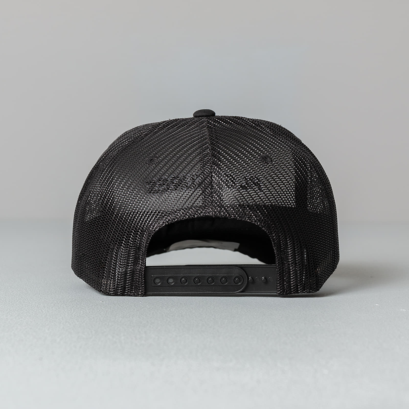 Čepice PLEASURES Burn Trucker Snapback Black