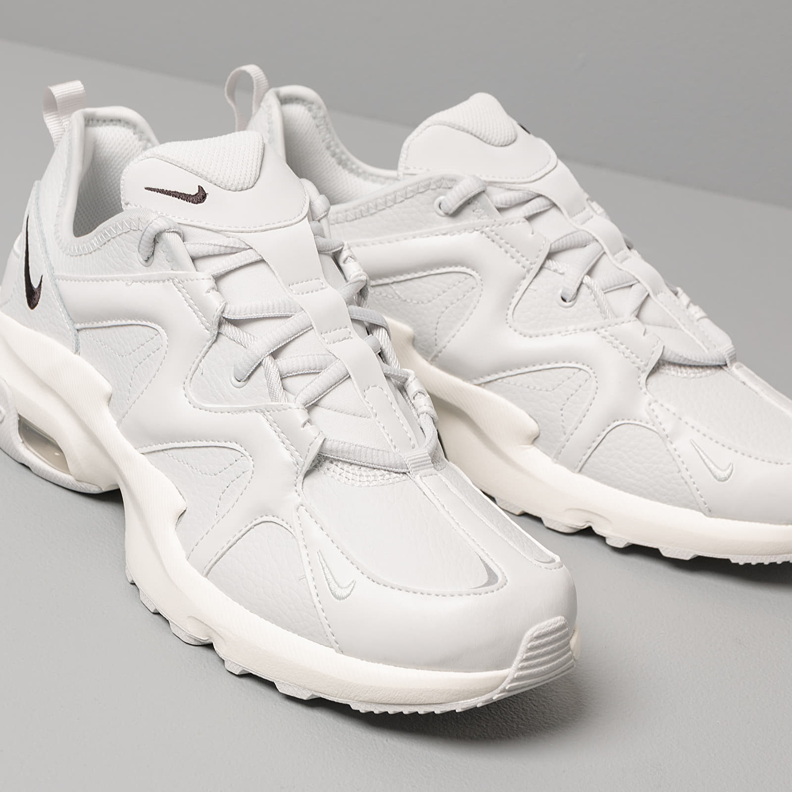 Men s shoes Nike Air Max Graviton Lea Photon Dust Black Sail Footshop