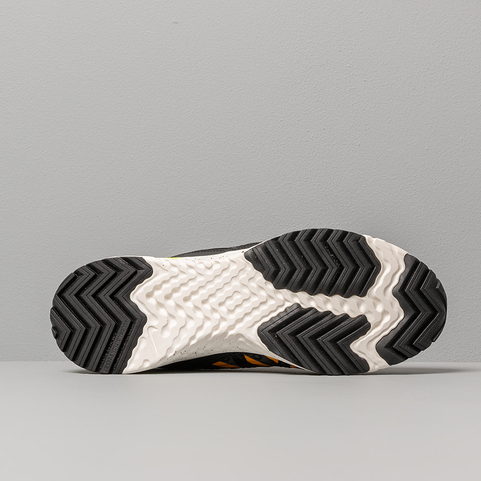 Férfi cipők Nike ACG React Terra Gobe Barely Volt/ Volt-University Gold