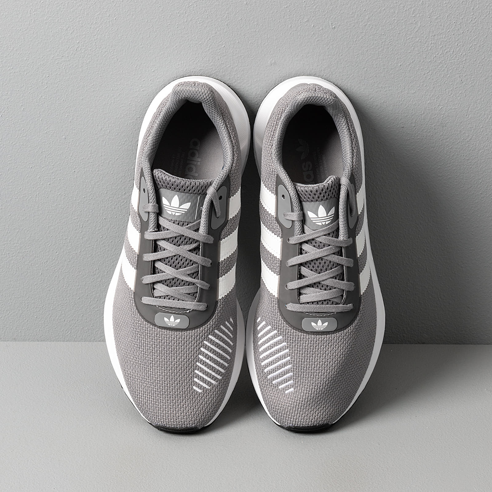 Adidas swift run heather top