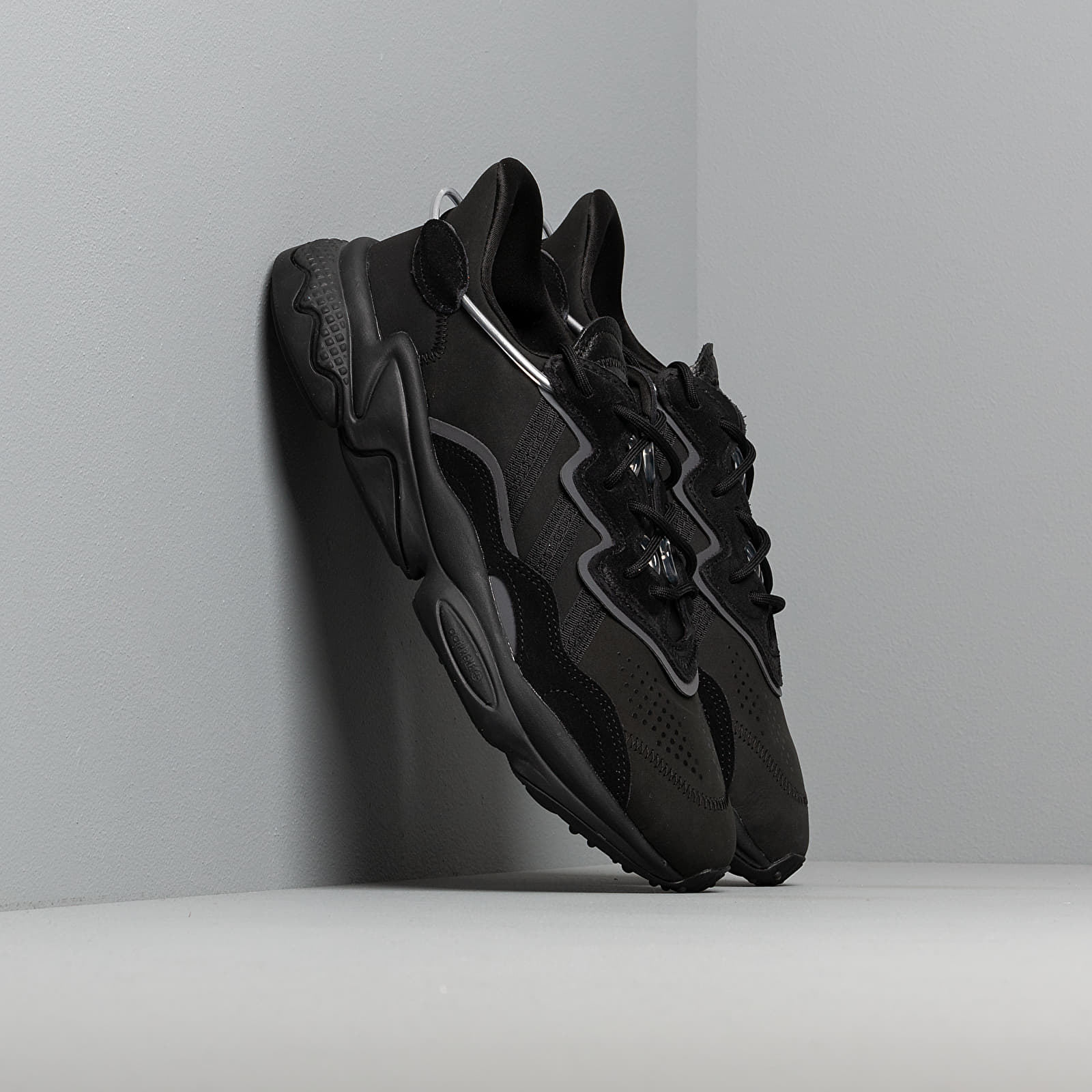 Férfi cipők adidas Ozweego Core Black/ Core Black/ Night Metalic