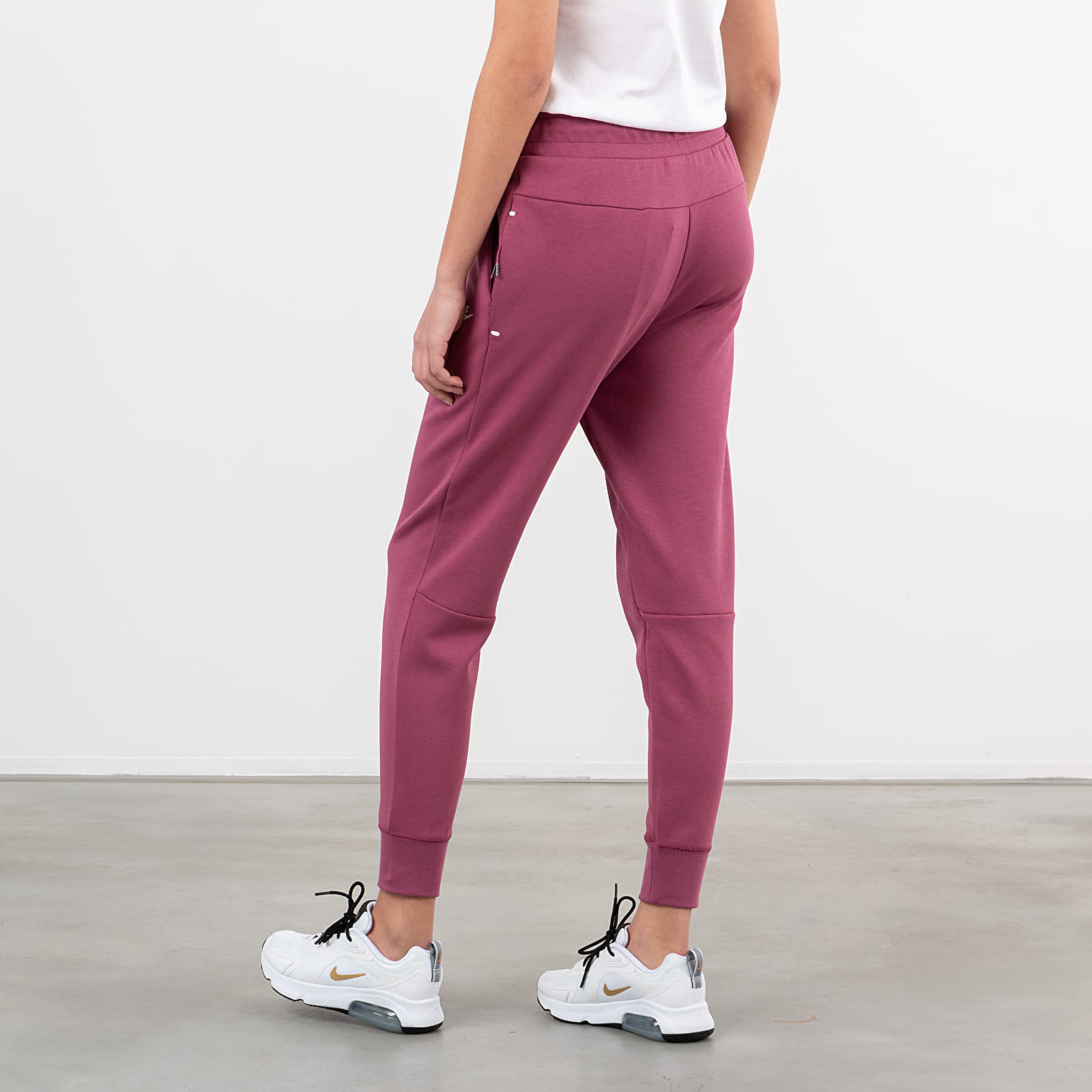 Nike women's sportswear tech fleece joggers deals