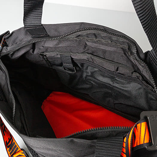 Nike essential 2025 tote
