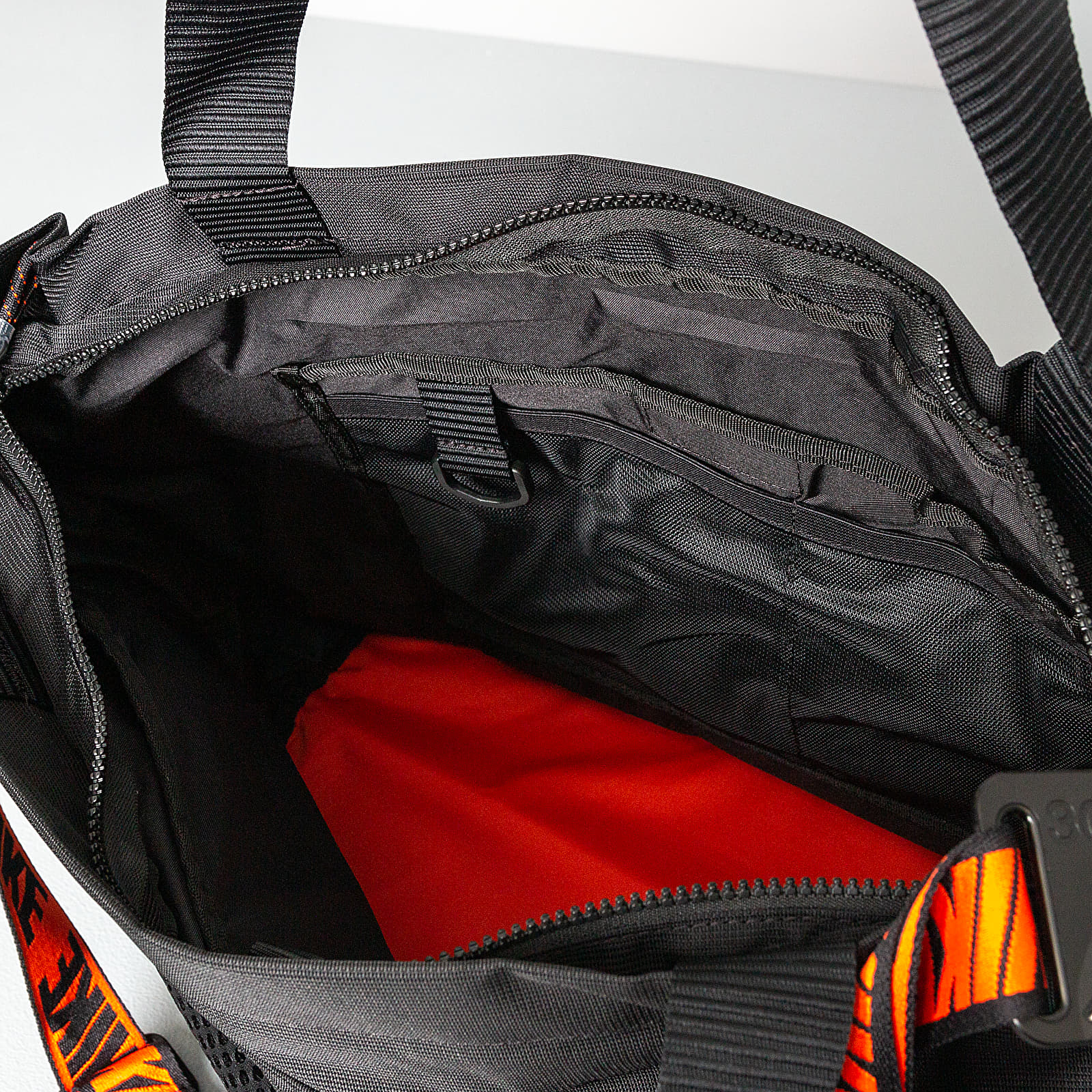 Genți crossbody Nike Sportswear Essentials Tote Bag Black/ Black/ White