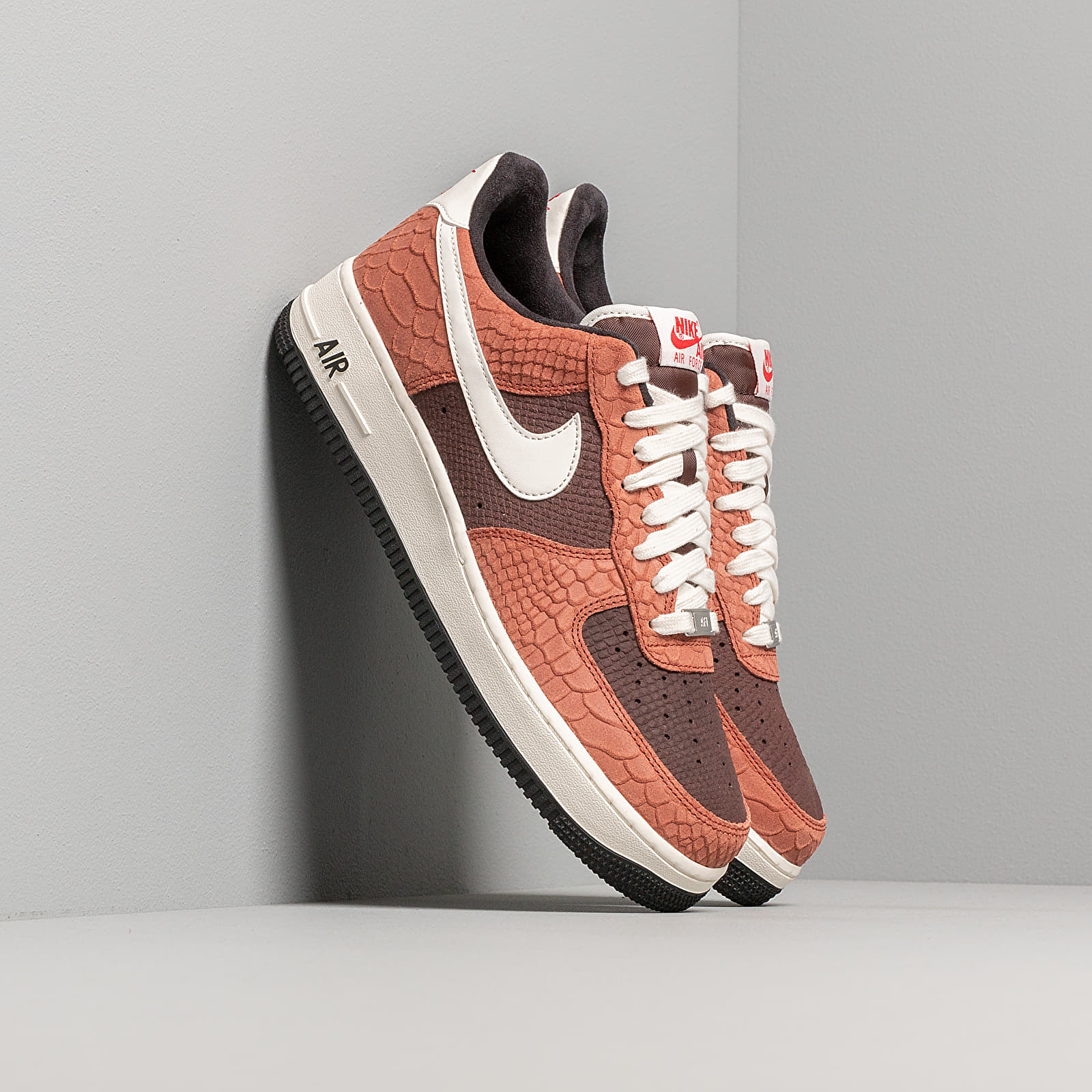 Nike air force 1 red bark store