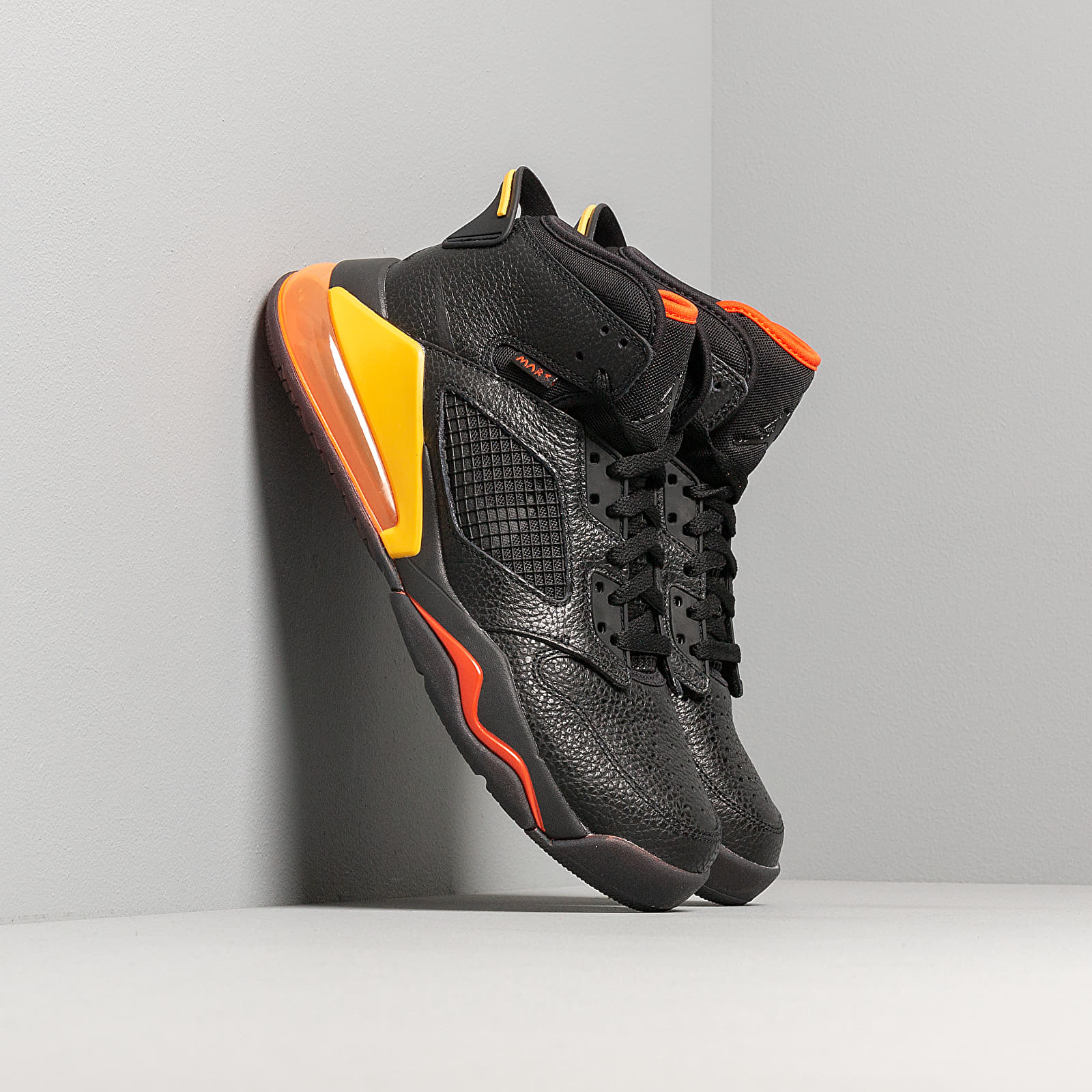 Jordan mars 270 black 2025
