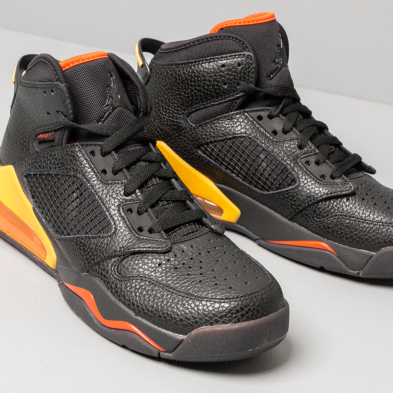 Nike jordan mars 270 orange online