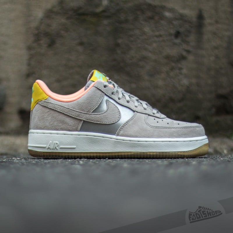 Ženski čevlji Nike Wms Air Force 1 ´07 Premium Metallic Silver/ String