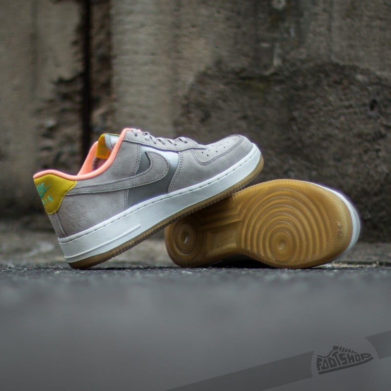 Ženski čevlji Nike Wms Air Force 1 ´07 Premium Metallic Silver/ String