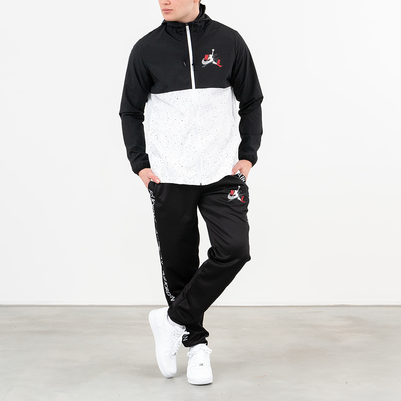 Jackets Jordan Classics Windwear Jacket Black/ White/ White/ Gym Red