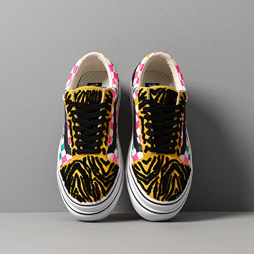 Vans tiger store check slip on