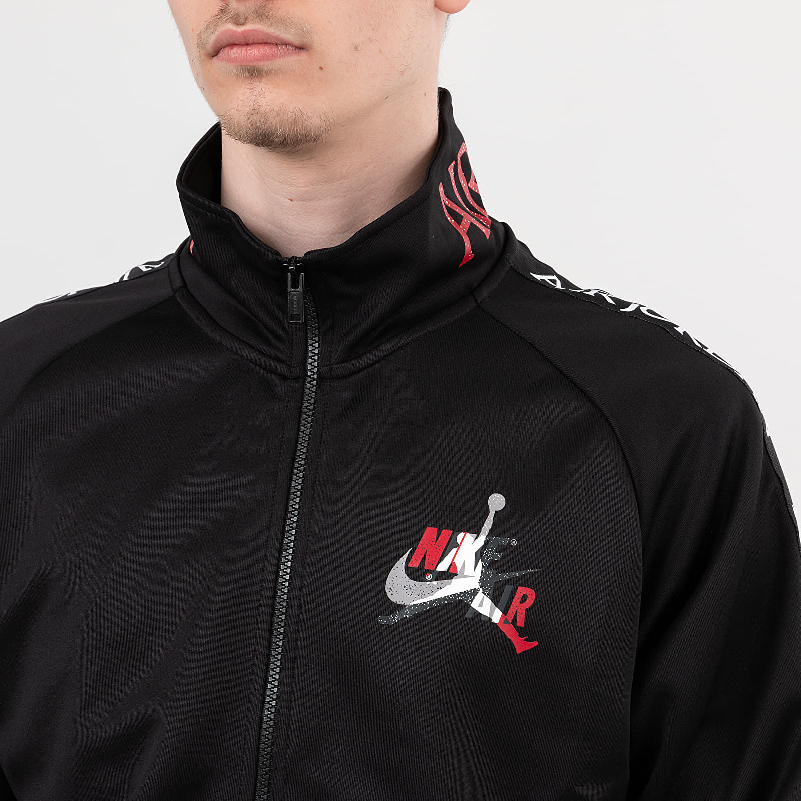 Hupparit ja collegepaidat Jordan Classics Tricot Warmup Jacket Black/ Gym Red/ White
