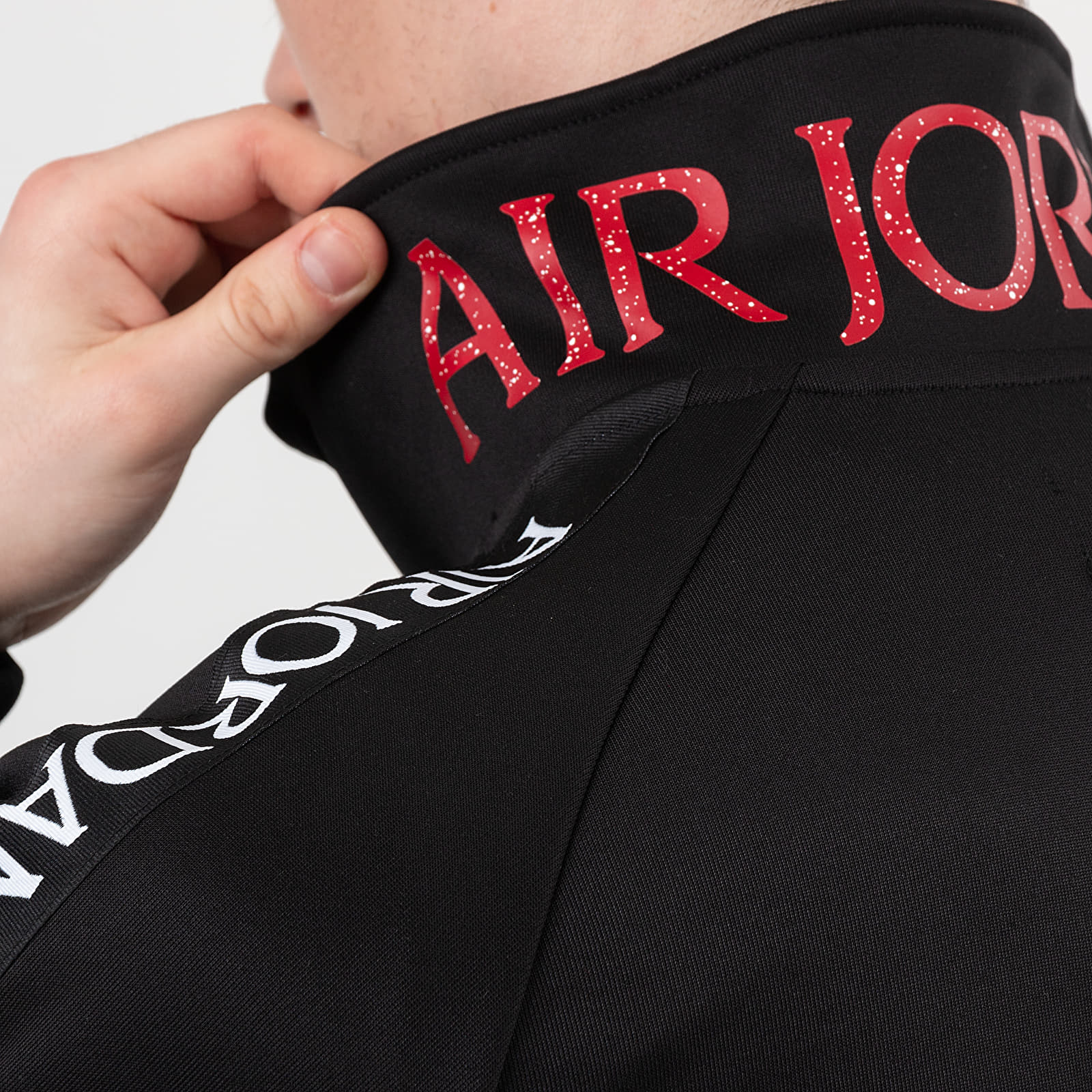 Hupparit ja collegepaidat Jordan Classics Tricot Warmup Jacket Black/ Gym Red/ White