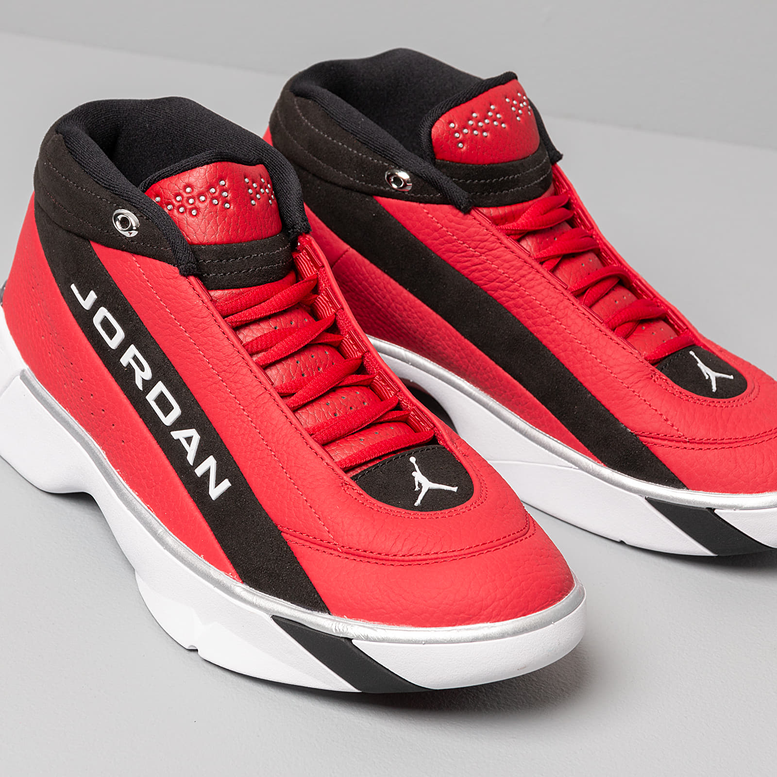 Sapatos de homem Jordan Team Showcase Gym Red/ White-Black-Metallic Silver