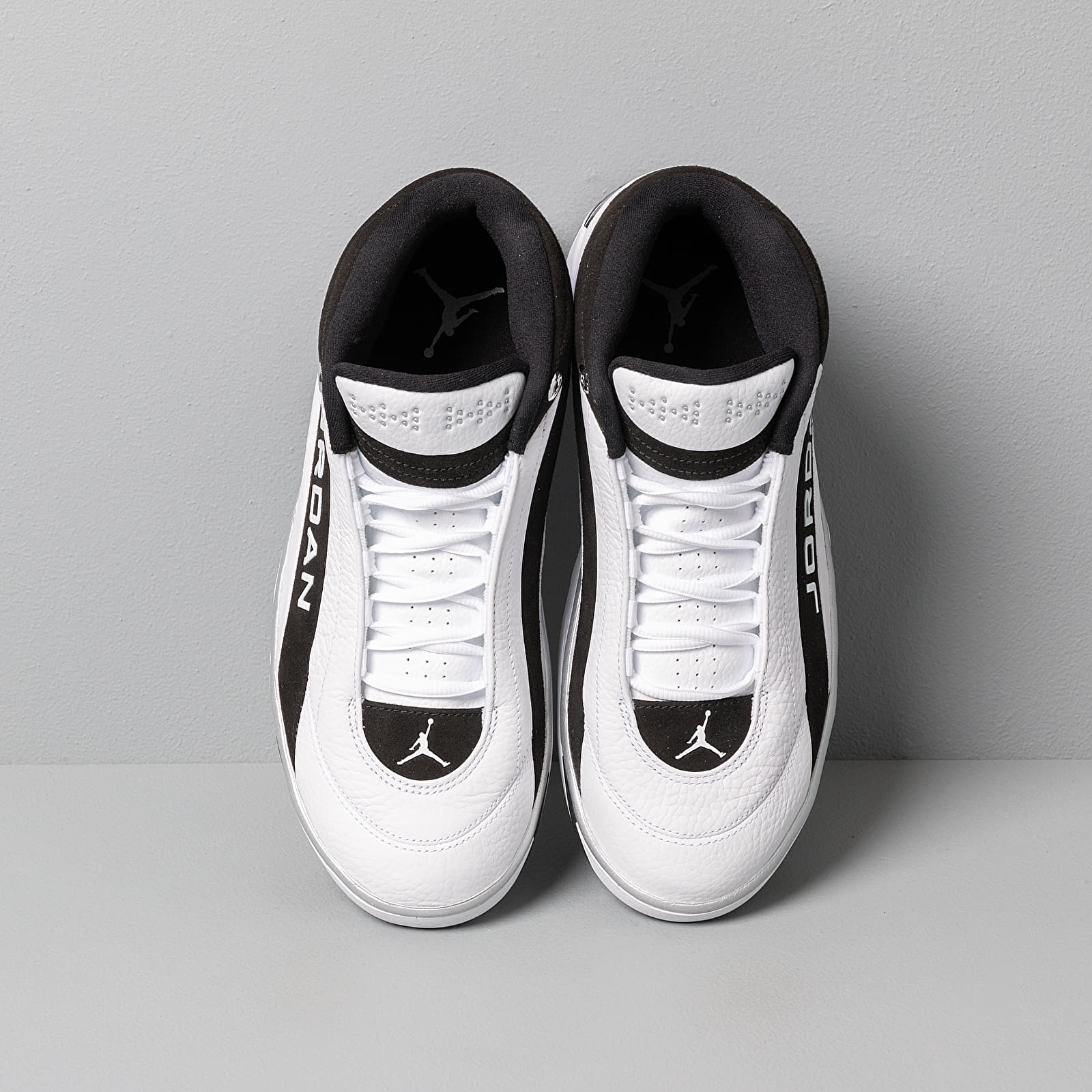 Team jordan black and hot sale white