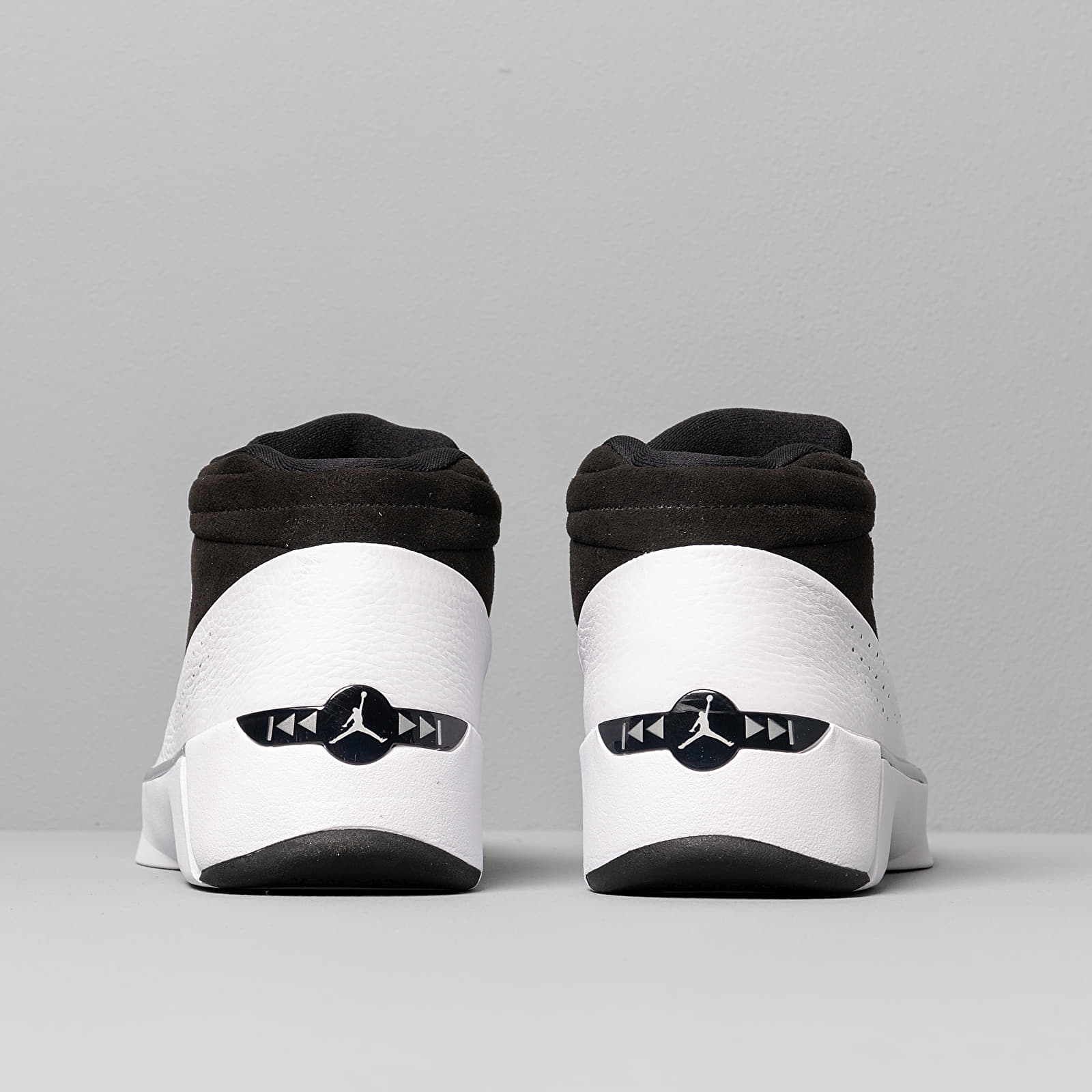 Férfi cipők Jordan Team Showcase White/ White-Black-Metallic Silver