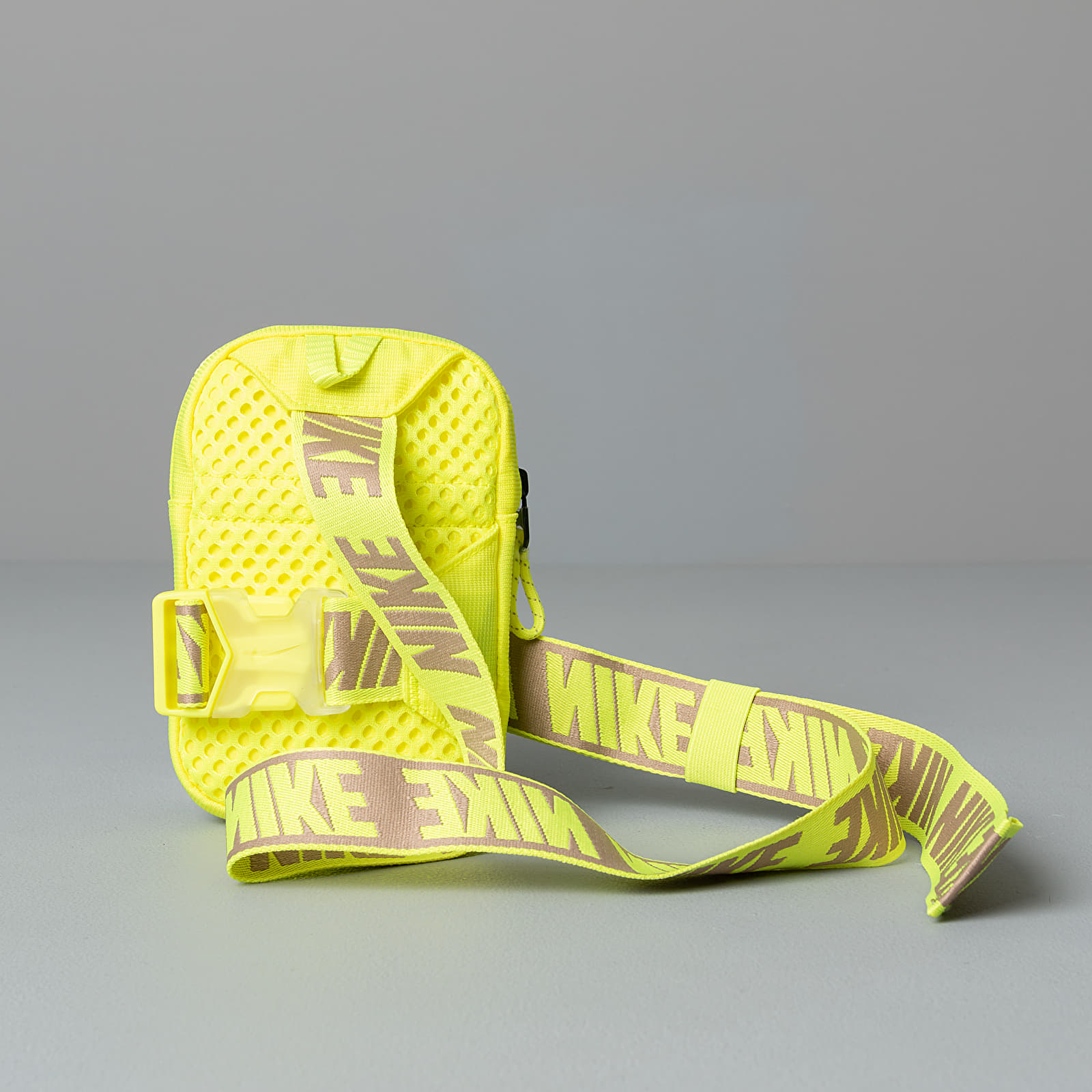 Riñonera nike store sportswear essentials