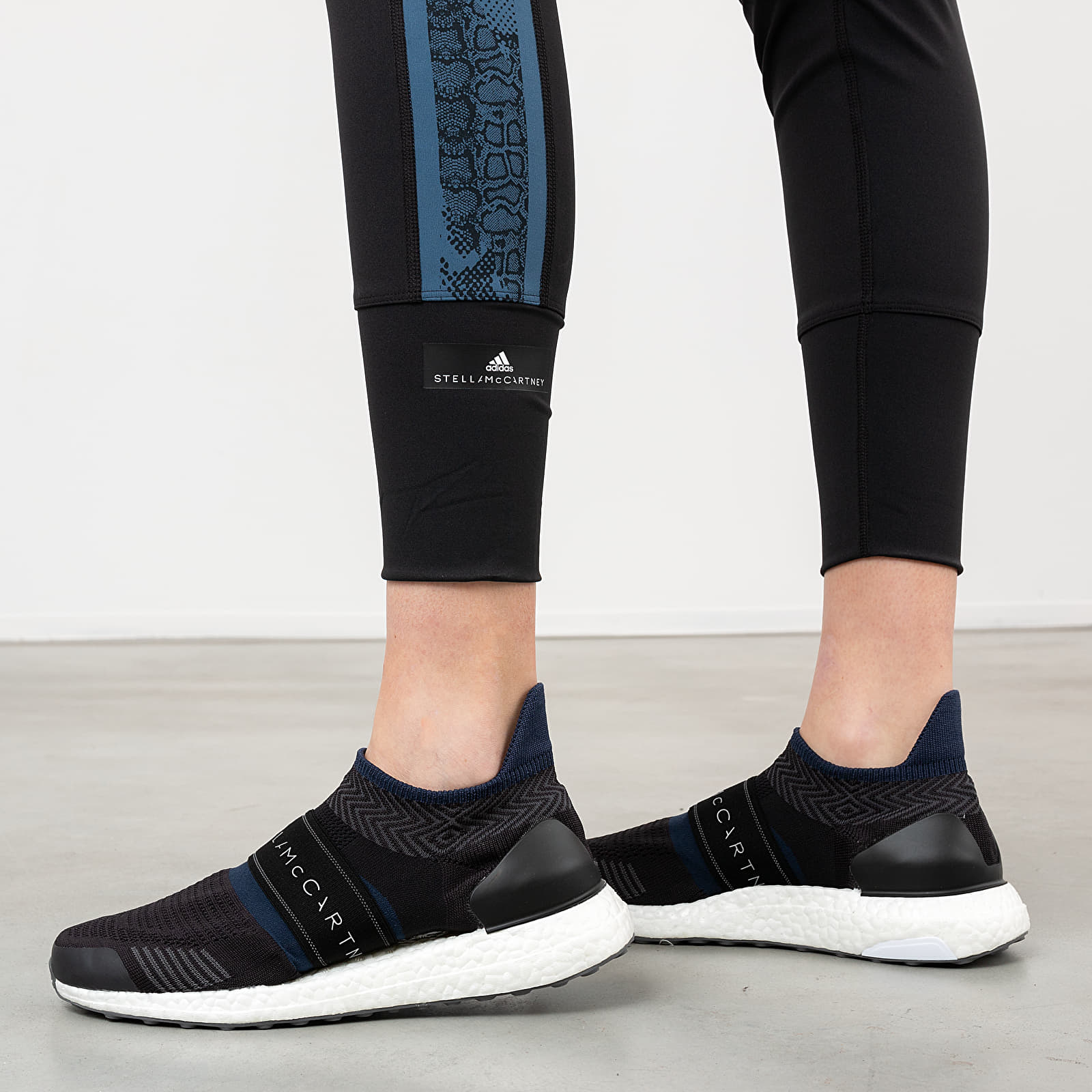 Spodnie adidas x Stella McCartney Run Tights HEAT.RDY Black/ Vista Blue