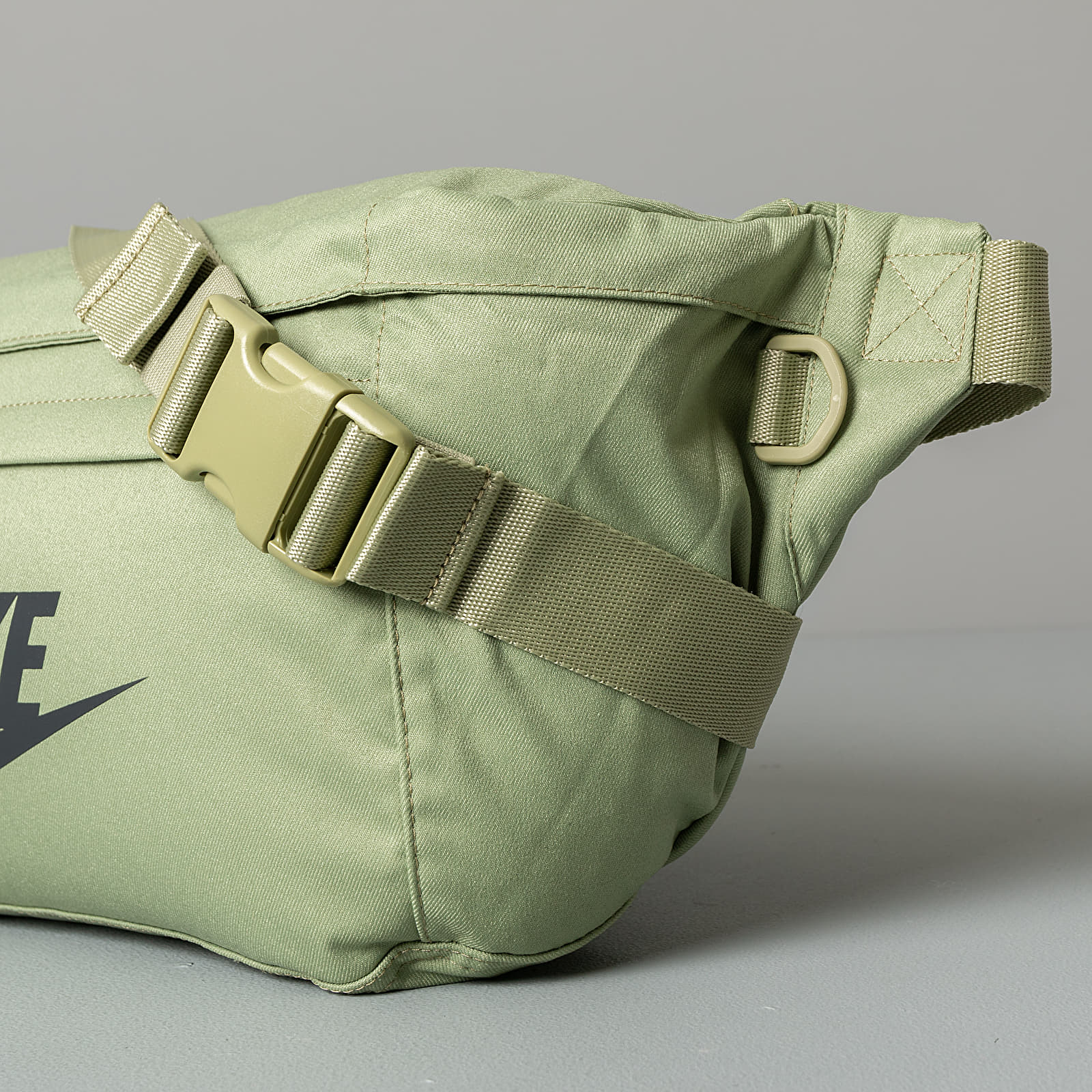 Nike tech hip pack olive shop