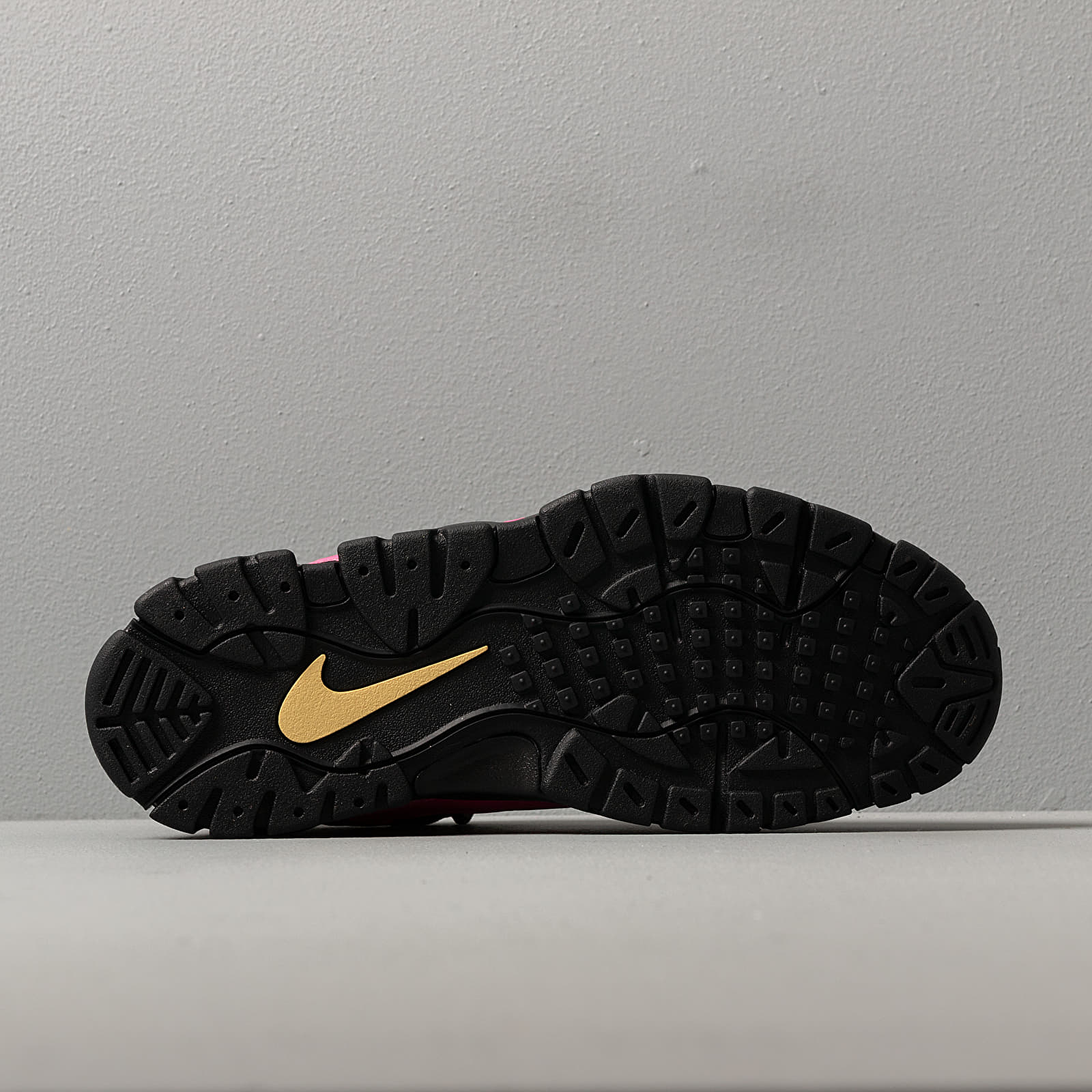 Men's shoes Nike Air Barrage Low QS Black/ Pink Blast-Infinite Gold