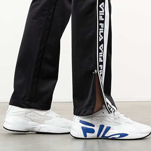 Fila sneakers hotsell with jeans