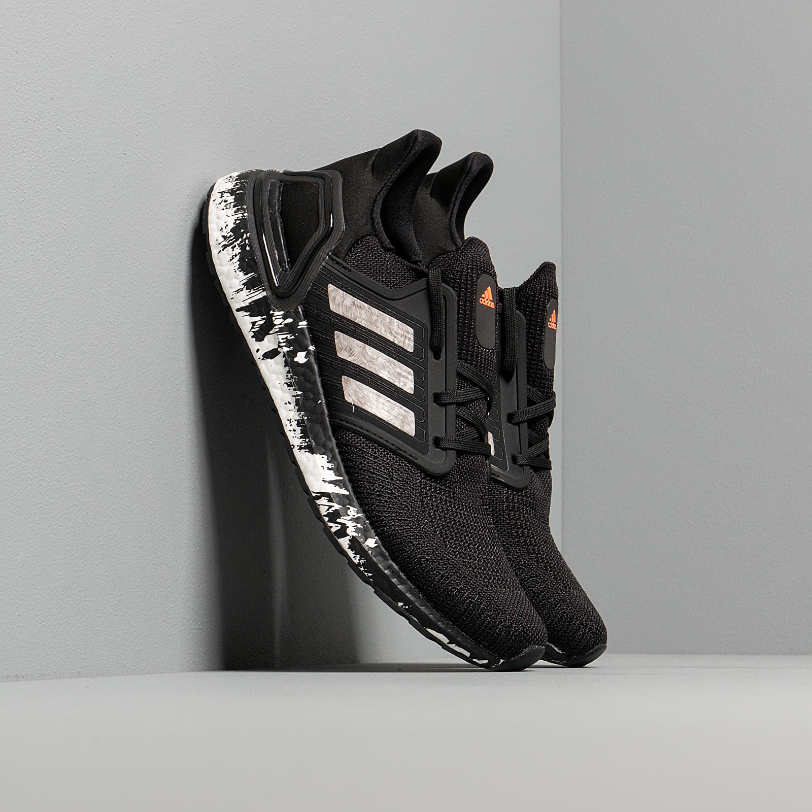 Chaussures et baskets homme adidas UltraBOOST 20 Core Black/ Ftw White/ Signature Coral