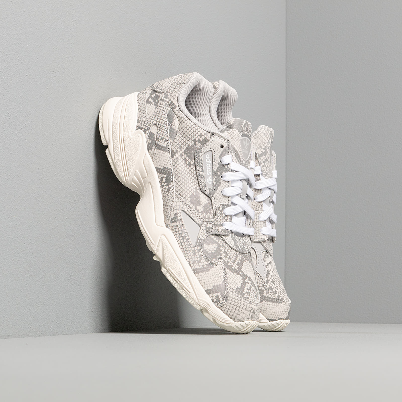 Γυναικεία παπούτσια adidas Falcon W Off White/ Grey Two/ Ftw White