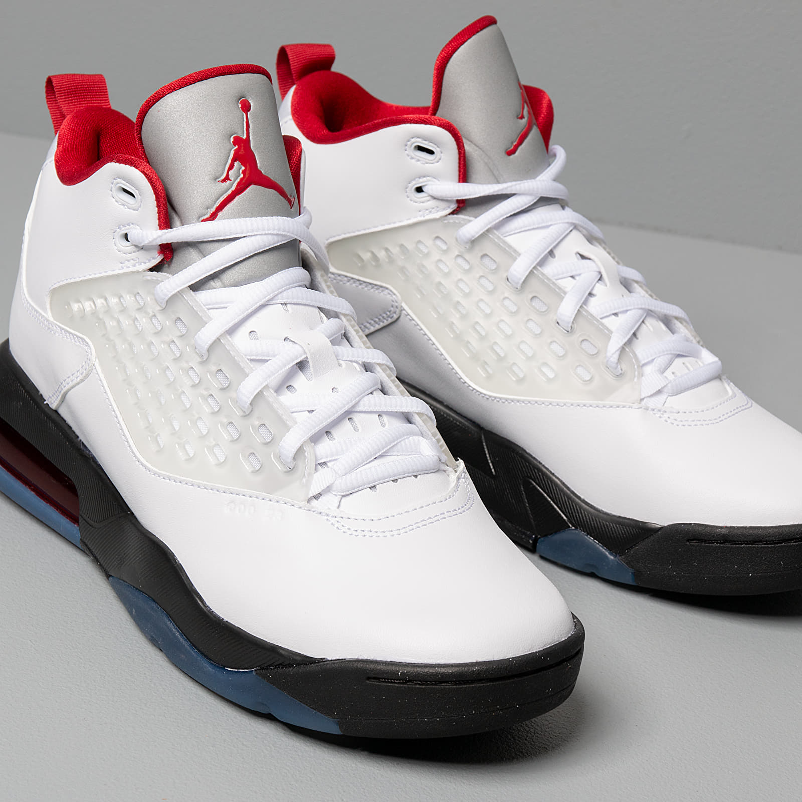 Miesten kengät Jordan Maxin 200 White/ Gym Red-Black-Reflect Silver