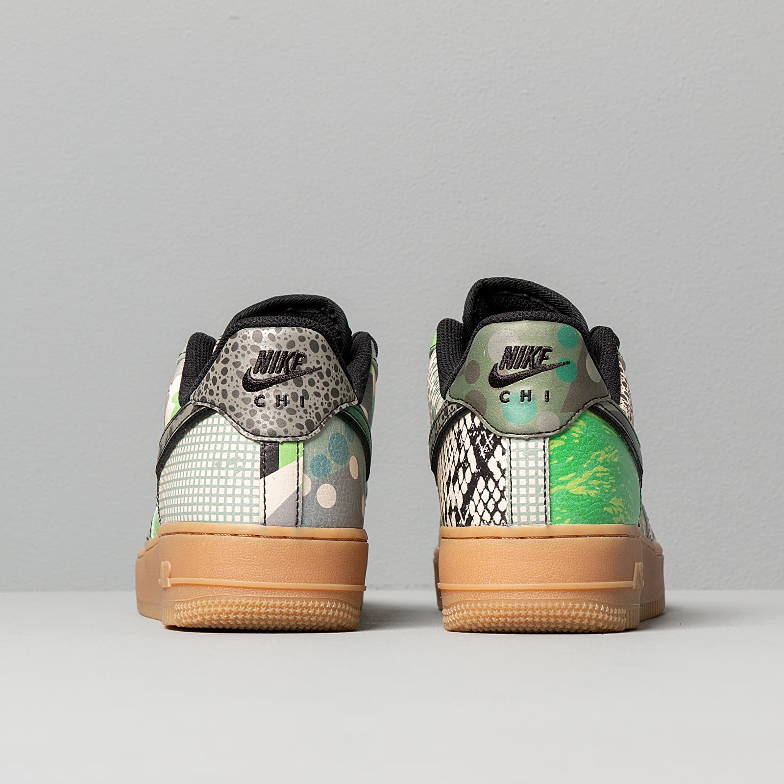 Air force 1 qs on sale black/green spark/gum men's shoe