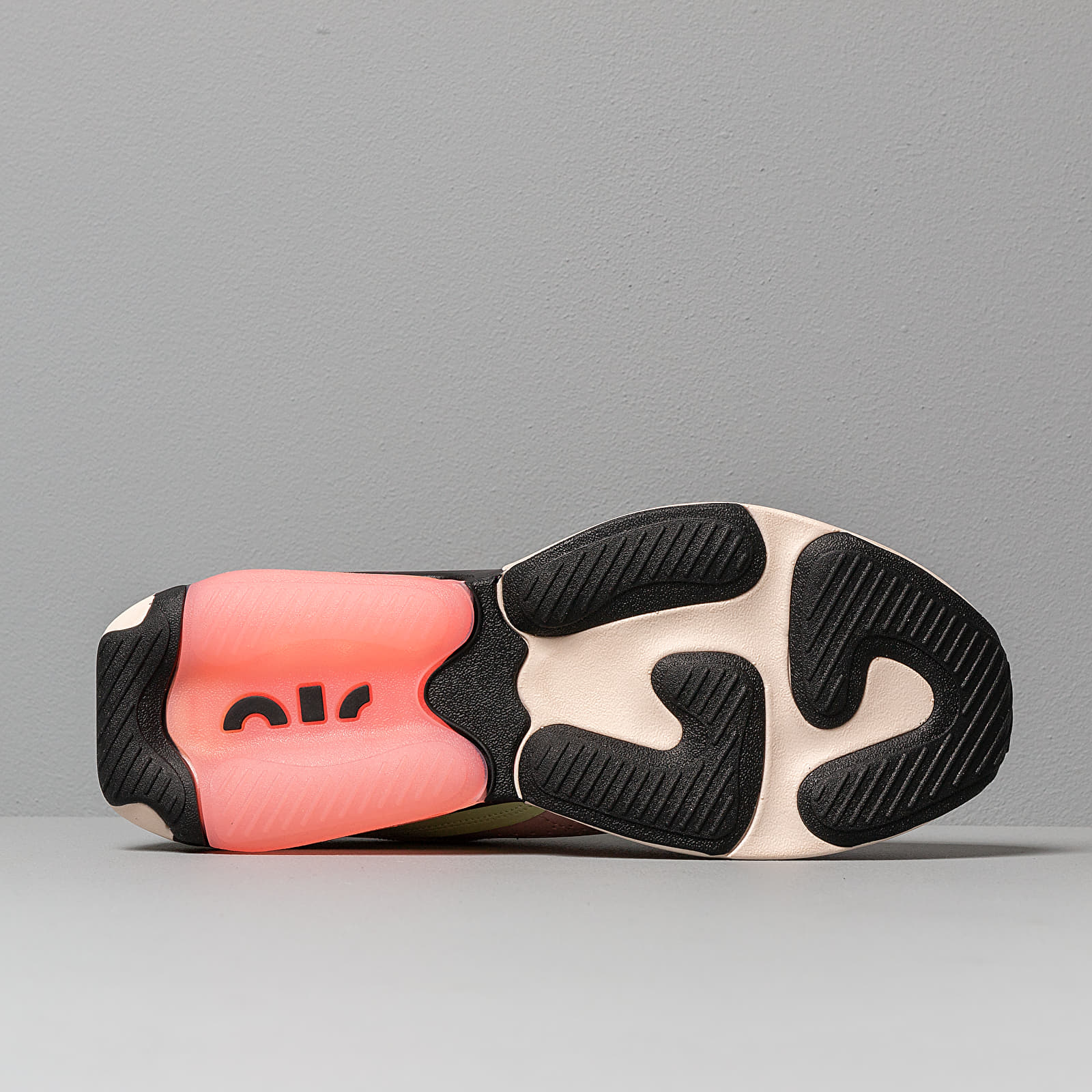 Zapatillas mujer Nike W Air Max Verona QS Guava Ice/ Black-Barely Volt-Crimson Tint