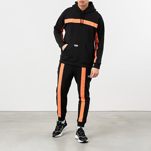Adidas tech sweatpants 2025