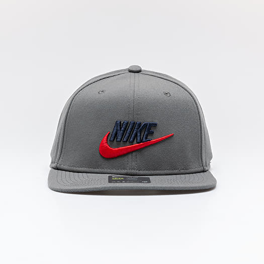 Nike sportswear deals pro cap