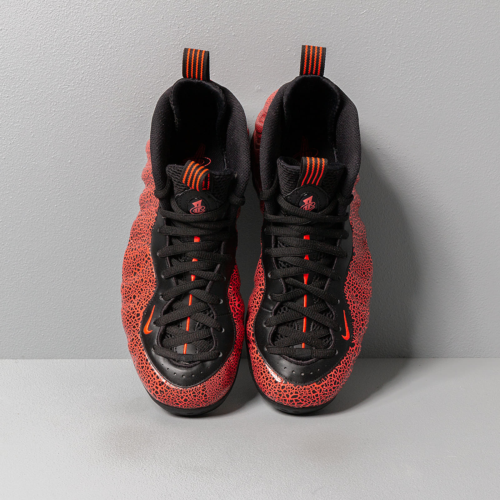 Meeste kingad Nike Air Foamposite One Black/ Bright Crimson-Total Crimson
